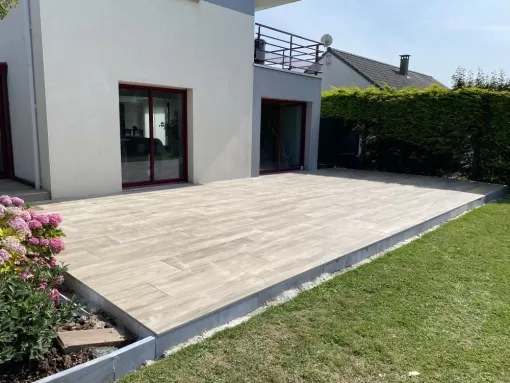 Construction d'une terrasse en dalles sur plots près de Boulogne-sur-Mer, Saint-Omer, CMI Audomarois